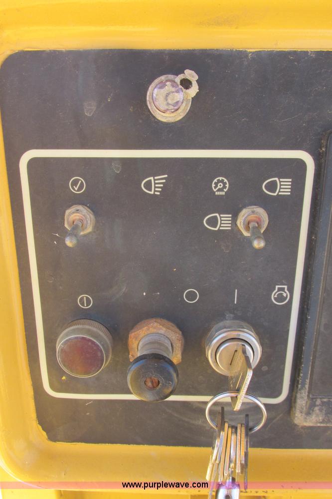 image for item I9607 1996 Caterpillar D4H LGP dozer