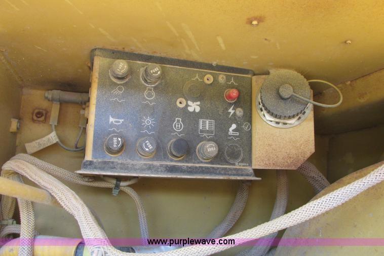 image for item I9607 1996 Caterpillar D4H LGP dozer