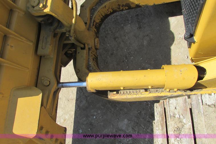 image for item I9607 1996 Caterpillar D4H LGP dozer