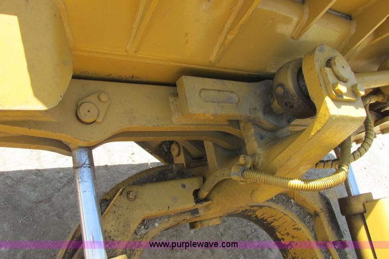 image for item I9607 1996 Caterpillar D4H LGP dozer