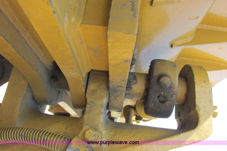 image for item I9607 1996 Caterpillar D4H LGP dozer