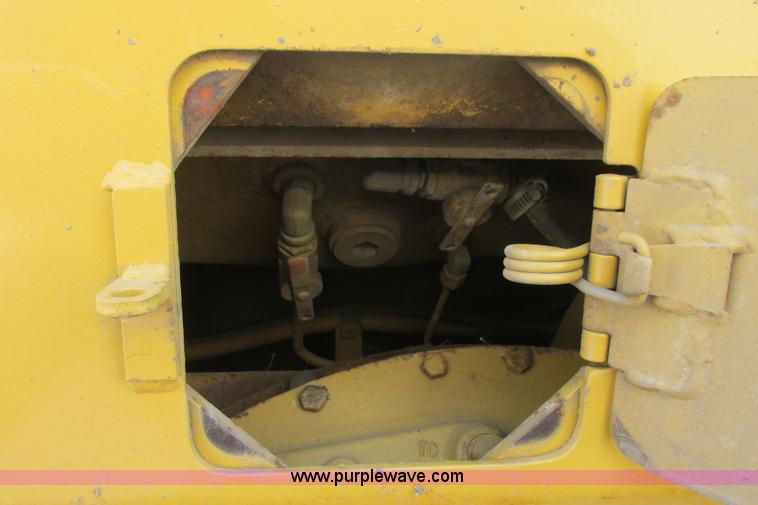 image for item I9607 1996 Caterpillar D4H LGP dozer