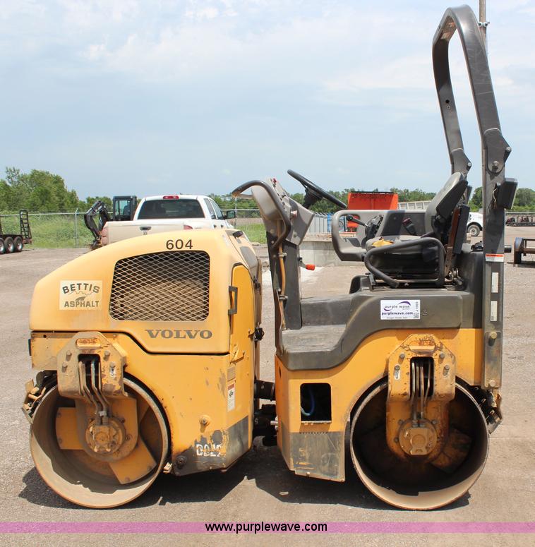 image for item J1069 2007 Volvo DD29 vibratory asphalt roller