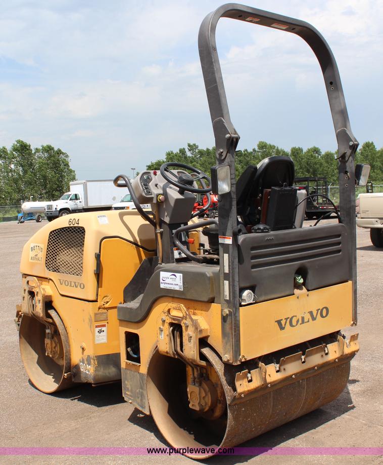 image for item J1069 2007 Volvo DD29 vibratory asphalt roller