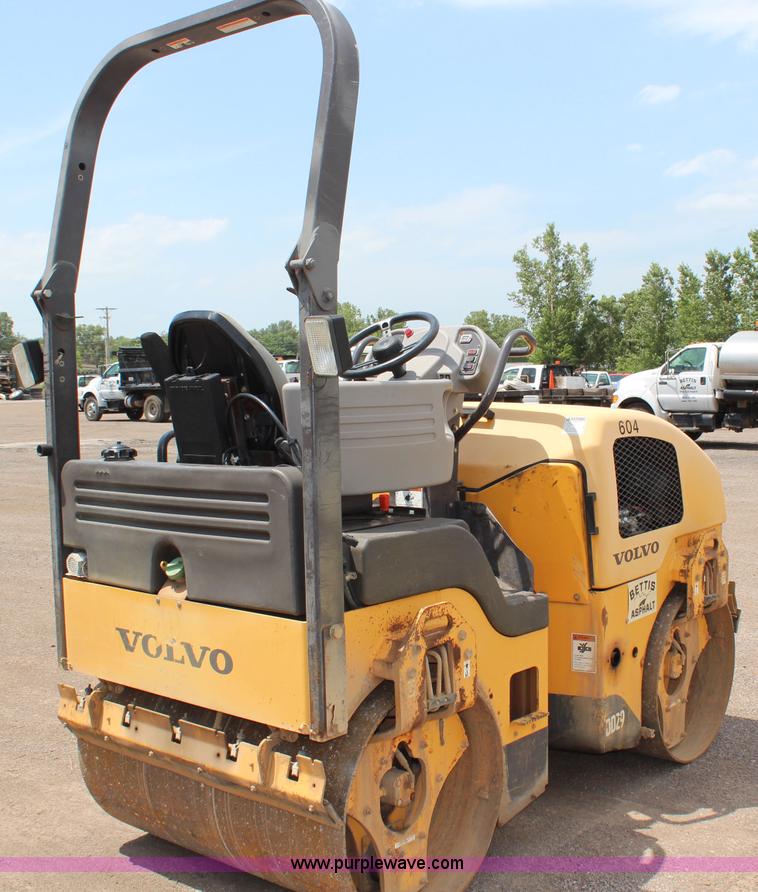 image for item J1069 2007 Volvo DD29 vibratory asphalt roller