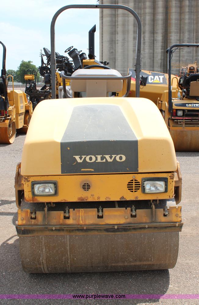 image for item J1069 2007 Volvo DD29 vibratory asphalt roller