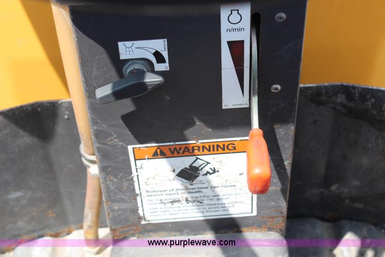 image for item J1069 2007 Volvo DD29 vibratory asphalt roller