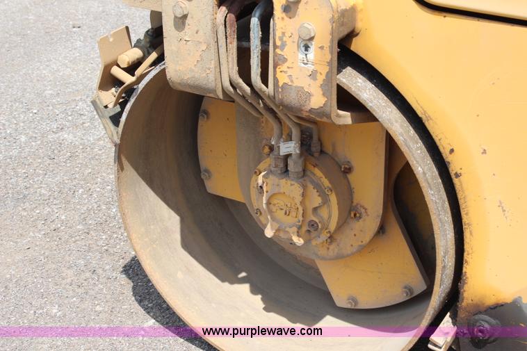 image for item J1069 2007 Volvo DD29 vibratory asphalt roller