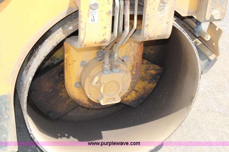 image for item J1069 2007 Volvo DD29 vibratory asphalt roller