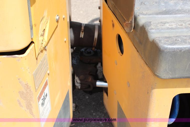 image for item J1069 2007 Volvo DD29 vibratory asphalt roller