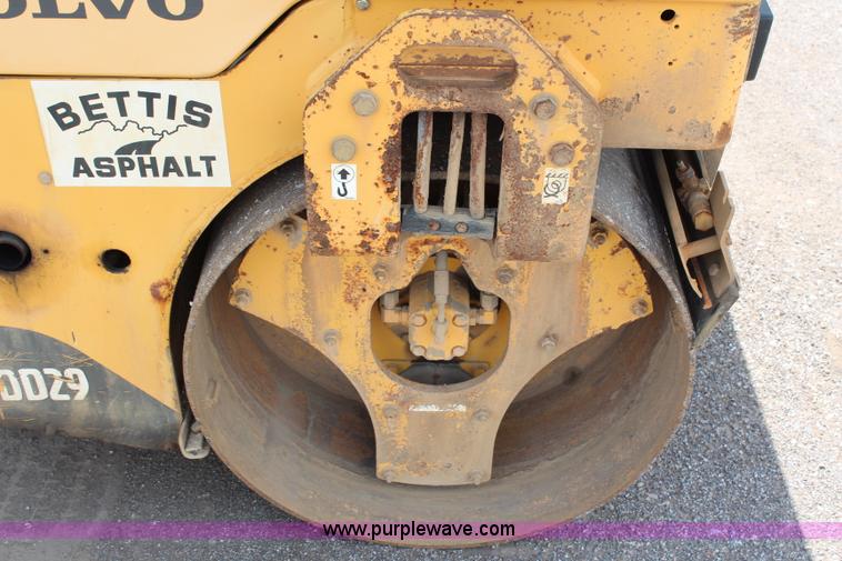image for item J1069 2007 Volvo DD29 vibratory asphalt roller