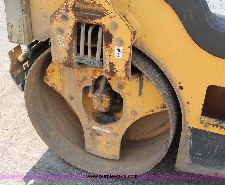 image for item J1069 2007 Volvo DD29 vibratory asphalt roller
