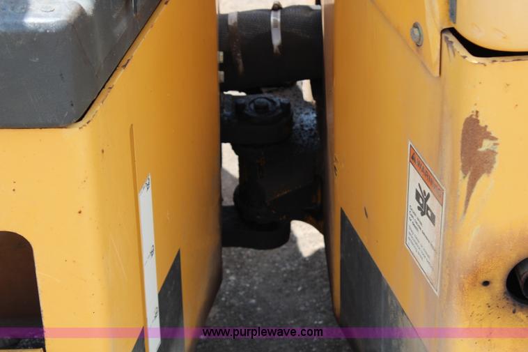 image for item J1069 2007 Volvo DD29 vibratory asphalt roller