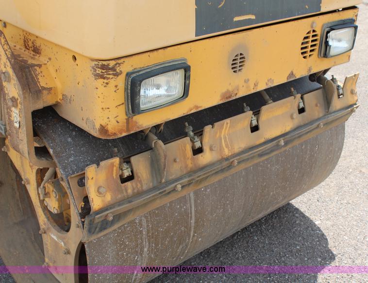 image for item J1069 2007 Volvo DD29 vibratory asphalt roller