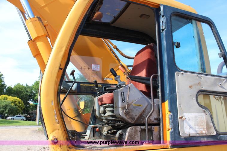 image for item J2184 1995 Hyundai Robex 290LC-3 excavator