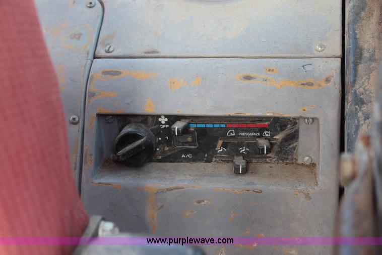 image for item J2184 1995 Hyundai Robex 290LC-3 excavator