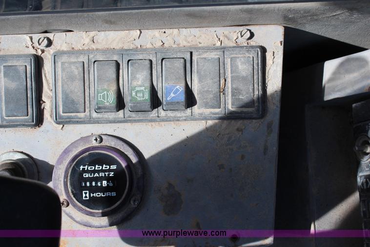 image for item J2184 1995 Hyundai Robex 290LC-3 excavator