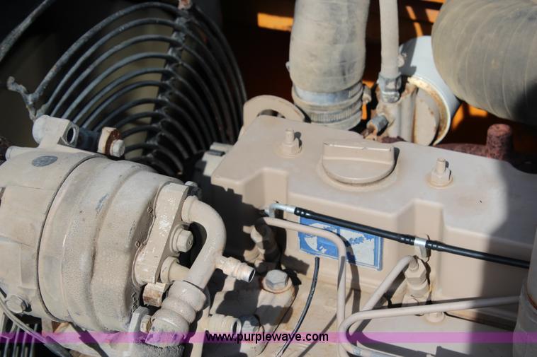 image for item J2184 1995 Hyundai Robex 290LC-3 excavator