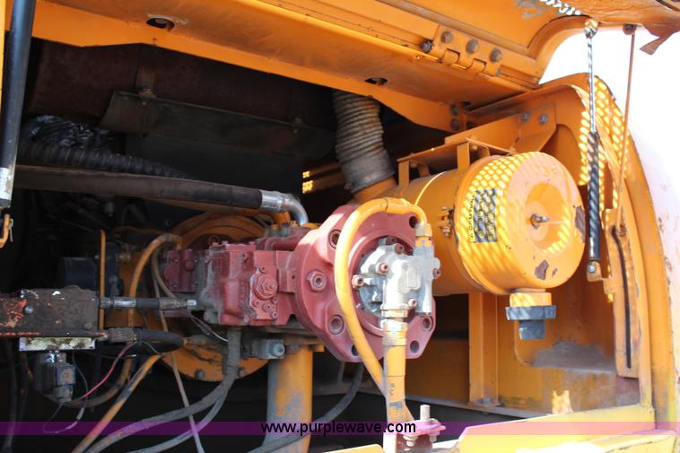 image for item J2184 1995 Hyundai Robex 290LC-3 excavator