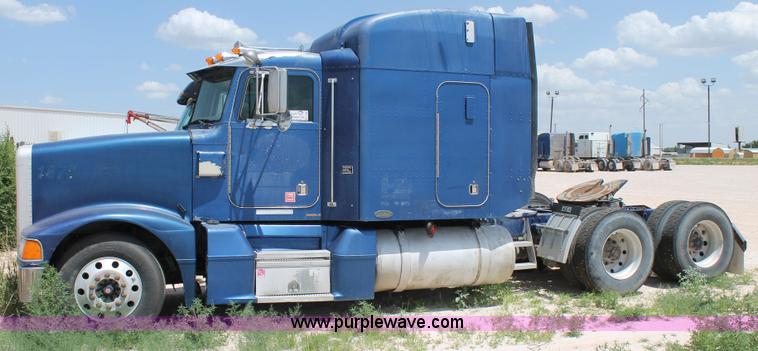 image for item C3896 1999 Peterbilt 377 semi truck