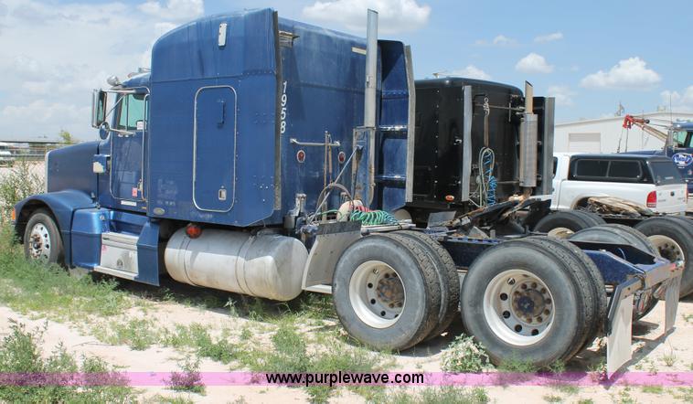 image for item C3896 1999 Peterbilt 377 semi truck