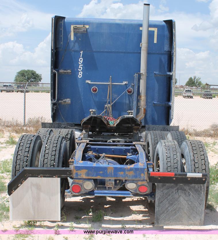 image for item C3896 1999 Peterbilt 377 semi truck