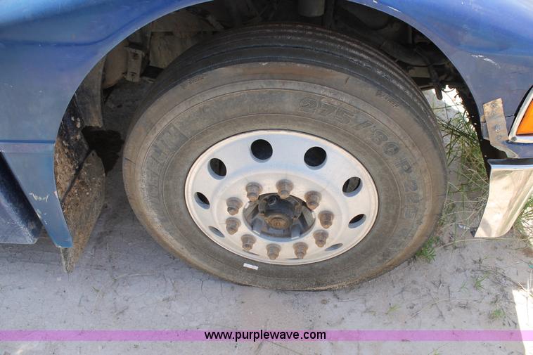 image for item C3896 1999 Peterbilt 377 semi truck