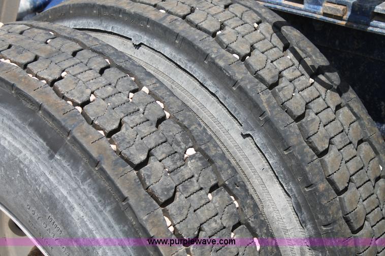 image for item C3896 1999 Peterbilt 377 semi truck