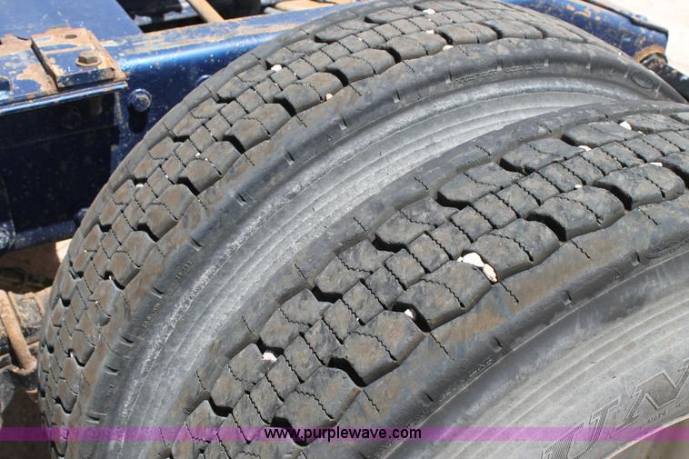 image for item C3896 1999 Peterbilt 377 semi truck