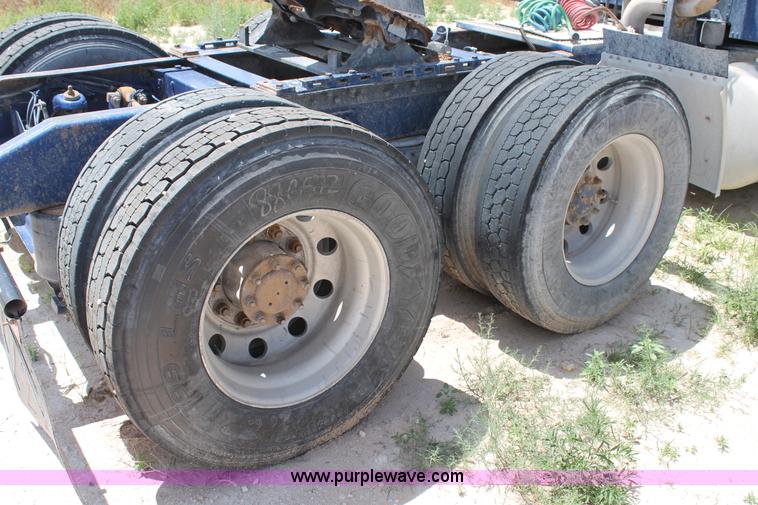 image for item C3896 1999 Peterbilt 377 semi truck