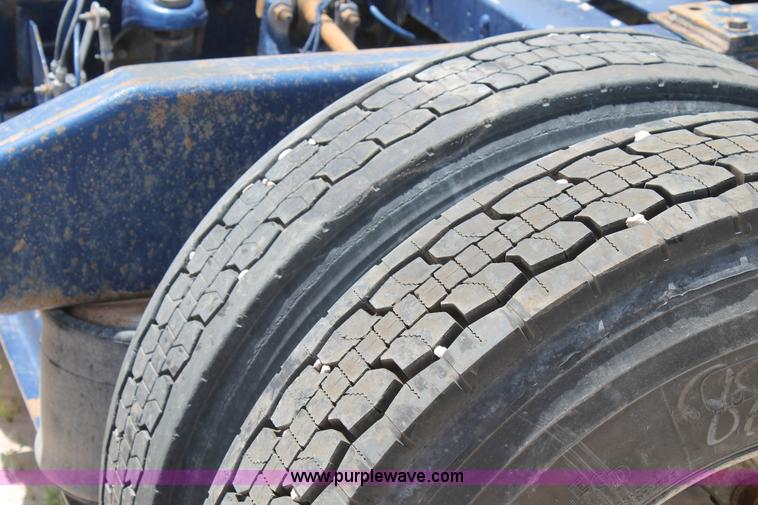 image for item C3896 1999 Peterbilt 377 semi truck