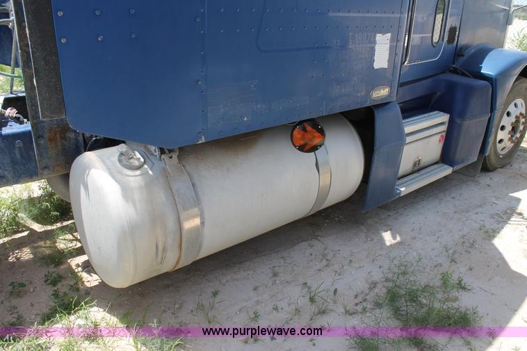 image for item C3896 1999 Peterbilt 377 semi truck