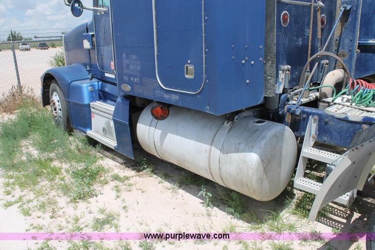 image for item C3896 1999 Peterbilt 377 semi truck