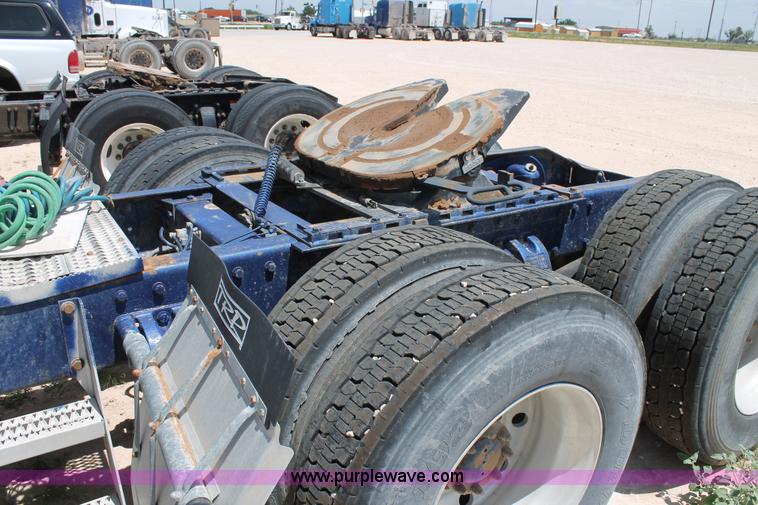 image for item C3896 1999 Peterbilt 377 semi truck