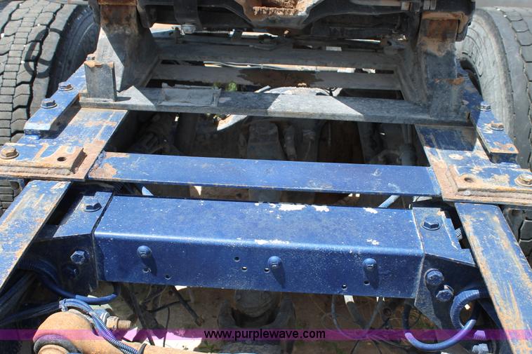 image for item C3896 1999 Peterbilt 377 semi truck