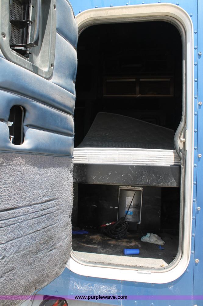 image for item C3896 1999 Peterbilt 377 semi truck