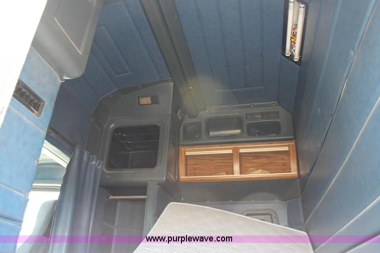 image for item C3896 1999 Peterbilt 377 semi truck