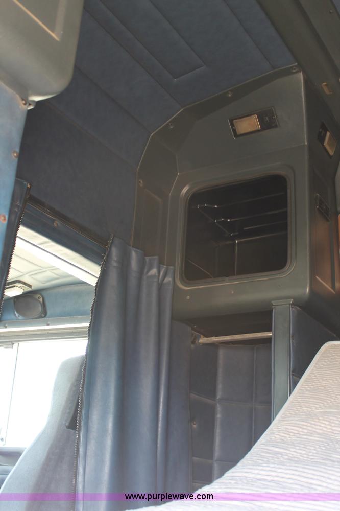 image for item C3896 1999 Peterbilt 377 semi truck