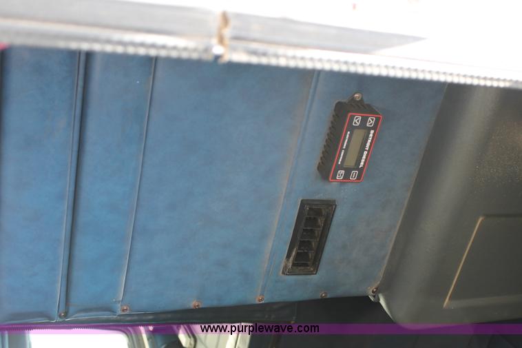 image for item C3896 1999 Peterbilt 377 semi truck