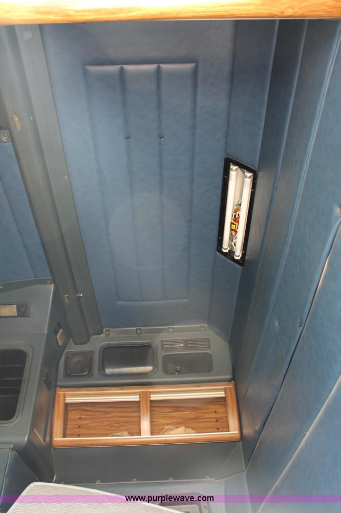 image for item C3896 1999 Peterbilt 377 semi truck