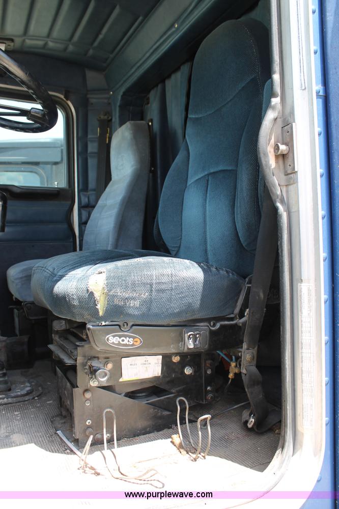 image for item C3896 1999 Peterbilt 377 semi truck