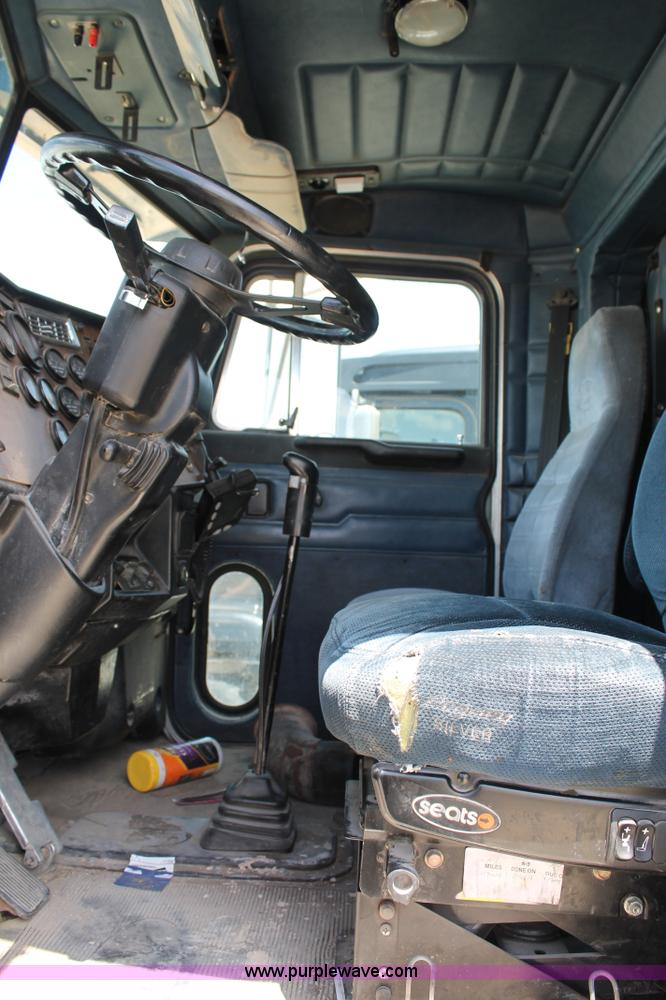 image for item C3896 1999 Peterbilt 377 semi truck