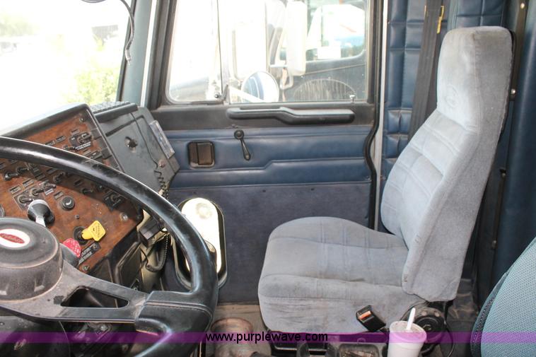 image for item C3896 1999 Peterbilt 377 semi truck