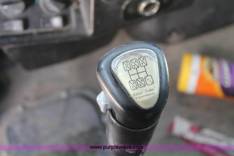 image for item C3896 1999 Peterbilt 377 semi truck