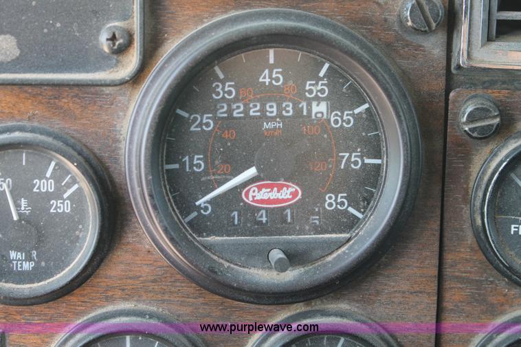 image for item C3896 1999 Peterbilt 377 semi truck