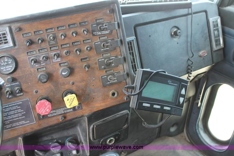 image for item C3896 1999 Peterbilt 377 semi truck