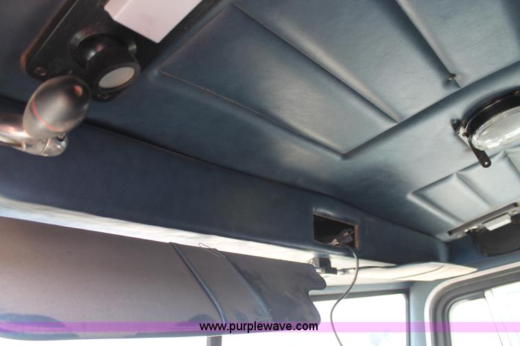 image for item C3896 1999 Peterbilt 377 semi truck