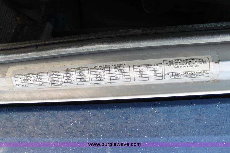 image for item C3896 1999 Peterbilt 377 semi truck