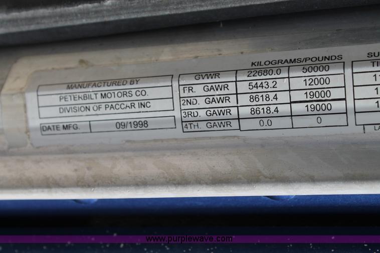 image for item C3896 1999 Peterbilt 377 semi truck