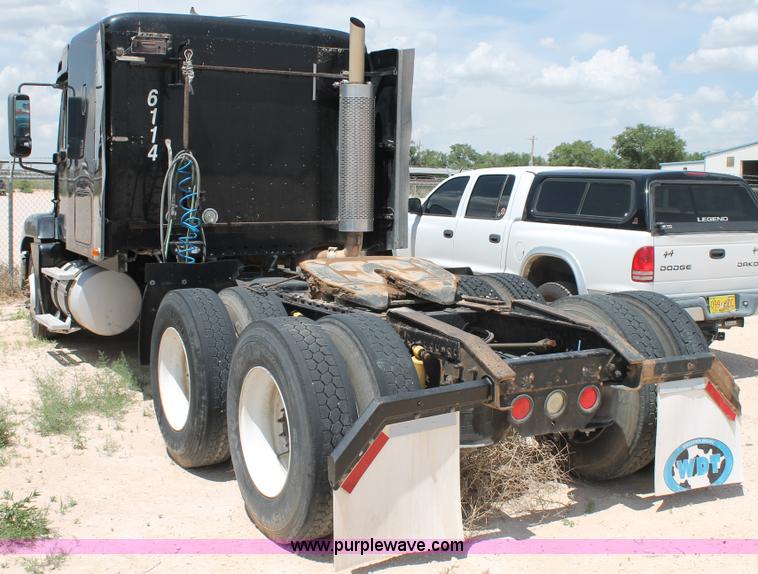 image for item C3897 2003 Freightliner Century Class ST120 semi truck